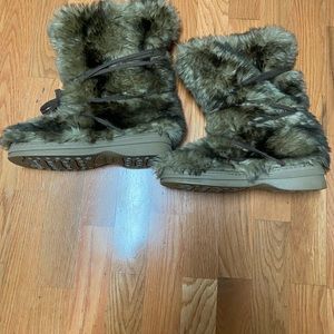 Brown fur boots